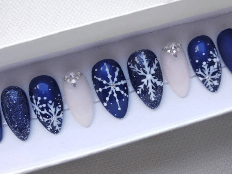 From Simple to Festive: Top 40 Christmas Nails - Chelsea Rose Beauty